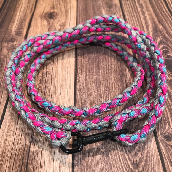 Handmade Paracord Leash - Picture 2 of 3
